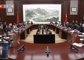 尹力與參加2023兩岸青年峰會的臺灣青年代表座談