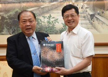 內政部地政司長王成機拜會 陳光復爭取協助補足離島建設基金