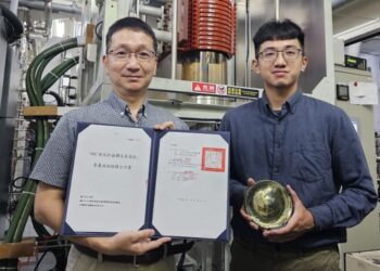 助攻MIT次世代半導體材料　中山大學6吋晶體技轉5千萬