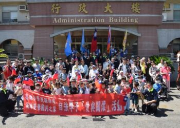 高雄市榮服處帶領榮民自強學子探訪榮家 老幼共融 愛與關懷