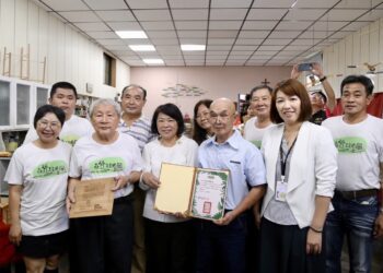 藝起閃耀 再現風華檜木建築模型課程結業式 嘉義市長黃敏惠見證精湛檜木工藝傳承