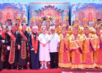 「中華民族道統治國五千年道脈傳承弘揚文化天地人合光耀世界」祭天祭祖大聖會  徐榛蔚虔心為花蓮祈福  