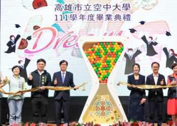 「Dream BIG~勇敢逐夢」高市空大畢業典禮   陳其邁期許持續落實教育平等 並勉勵祝福畢業生 