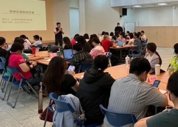 苗警與縣府長照中心攜手 「照護」長者與弱勢族群荷包