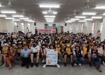 嘉義縣教育展望協會邀請陳培瑜立委至忠和國中作生命教育公益講座