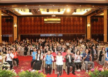 嘉義市112學年度高級中等以下學校新、卸任家長會長及志工團團長授證共同創造優質教育環境