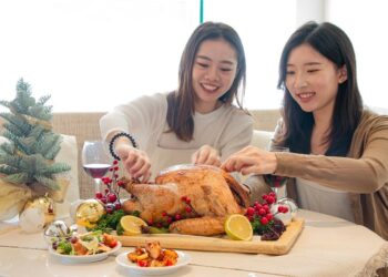 和逸飯店高雄中山館Cozzi THE Roof餐廳 溫馨推爐烤火雞饗宴迎歲末 尾牙春酒爽抽萬元住宿券