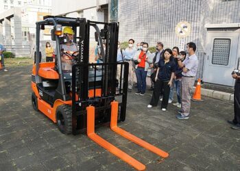預防操作盲區 高市勞工局推廣堆高機智能車載安全系統