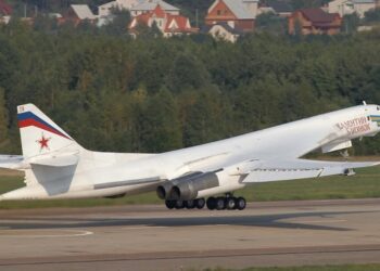 俄空天軍在巴倫支海、挪威海、黑海的中立水域上空完成例行飛行任務