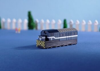 呼喊鐵道迷！藍皮解憂號造型一卡通 帶你重返舊時光  11/20臺鐵夢工場網路商店搶先購