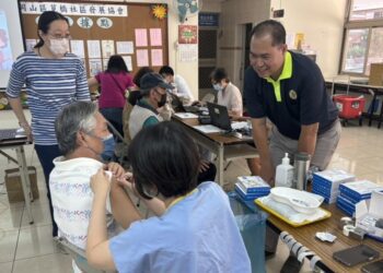 高雄市榮民服務處關懷岡山地區榮民(眷) 施打流感疫苗