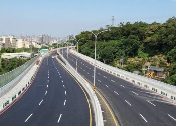 高鐵橋下聯絡道第3期完工　預計113年初通車