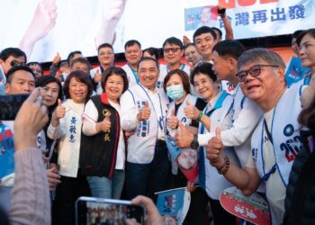 侯友宜、張秀華聯合競選總部成立大會 蕭萬長30年背心傳承挺張秀華