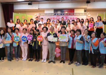 「只有世華沒想到，沒有世華做不到」世華傳愛 「嘉」人好幸福 捐贈電動護理床