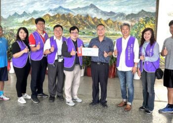 「雄大會」歲末送愛  贈忠孝國中棒球隊加菜金