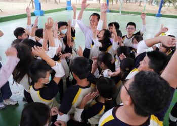 30人31腳及10人11腳競跑賽13日在嘉縣立體育館熱烈開跑 祥和國小練習小選手默契絕佳