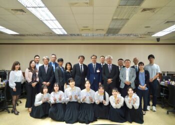 日本兵庫縣新溫泉町副町長拜會屏縣府 姊妹校來訪 東港高中學生熱情接待