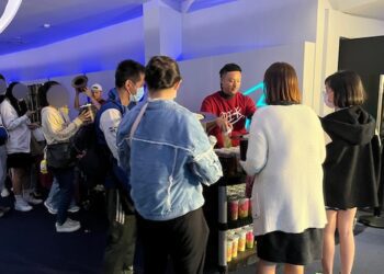 新北歡樂耶誕城合作華納兄弟 邀家扶兒少共賞《旺卡》公益電影