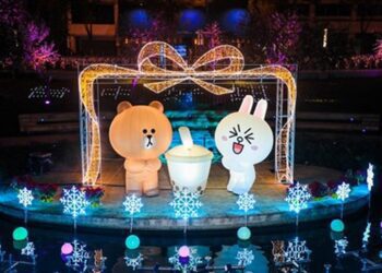先睹為快！2023台中耶誕嘉年華試點燈 熊大兔兔「珠寶盒劇場」燈光秀首登場
