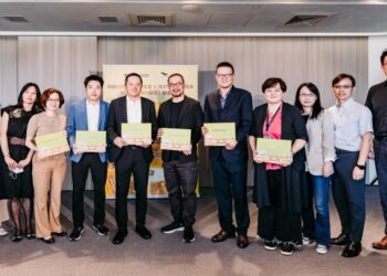 衛武營攜手陳啟川先生文教基金會 《打開管風琴的秘密》繪本 捐贈南部712所小學