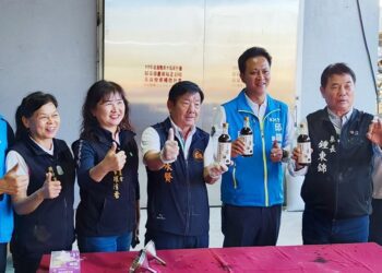 「頭份按醬 油閒來聊」 苗栗縣長鍾東錦直播推薦頭份市農會黑豆醬油