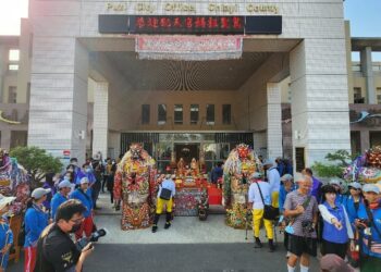 朴子配天宮海表聖會巡安遶境活動己近尾聲 蒞臨朴子市公所同仁恭迎天上聖母聖駕