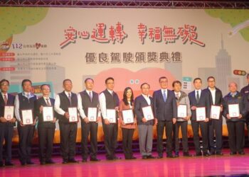 「公車友善心運動」112年優良駕駛頒獎典禮 駕駛英勇救客 化身為乘客們的超級英雄