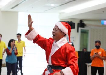 嘉義縣衛生局醫事C據點成果發表 阿公阿嬤化身模特兒走秀展現創意