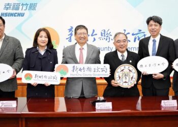 竹縣與臺大簽MOU合作高中課程 六家高中吳冠霆將成「PRE-U臺大」縣內首位學生