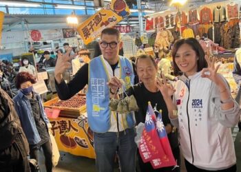 國民黨副主席連勝文陪同李眉蓁市場拜票 誓言拿下立院高雄第一席