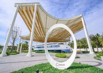 高鐵台南站前花魁車地景公園啟用