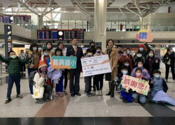 高鐵嘉義站送愛 冬至圓滿助孩童實現台北一日快閃 享受一趟高鐵之旅