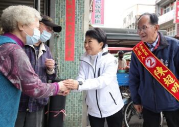 盧秀燕陪同陳超明竹南市場拜票    與鍾東錦共同推薦有做事、會做事的人