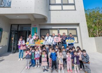 張善政視察新設「大湖非營利幼兒園」 感謝園方用心照顧、讓孩子們快樂成長