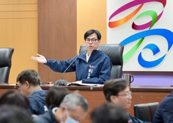 力拚軌道建設四線齊發 輕軌成圓開啟高雄交通新頁