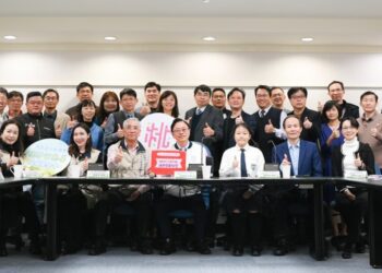 德修宮慈善文教基金會頒發逾162萬清寒獎助學金  張善政：感謝寒冬送暖、助學子奮發向學