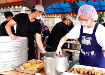 廚藝系走出教室大展身手 義守大學學子化身大廚 4百人蔬食饗宴精彩登場