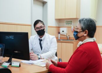 新機器人手術治退化膝關節炎 病人能陪女兒走紅毯