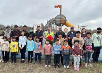 望安新去處 陳光復出席水垵共融式兒童遊具啟用典禮