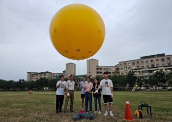 高雄大學副教授蕭漢威團隊「懸吊式座標載具移動系統」解決空拍機續航力不足瓶頸 可廣泛用於災害搜救、高空動態攝影