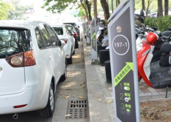 台南元月起縮短路邊停車收費2小時