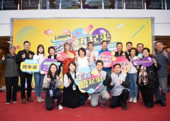 元旦連假來嘉真精彩 賞管樂 瘋跨年 升旗健走從早玩到晚