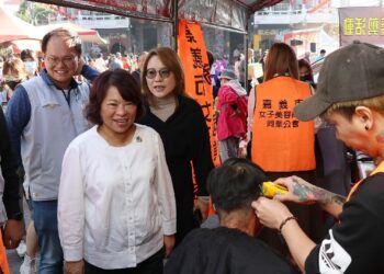 嘉義市長黃敏惠感謝文財殿附屬文通慈善會「冬令救濟暨義剪活動」助850弱勢戶