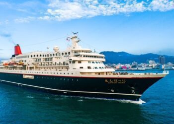 高雄港旅運中心歲末喜迎日本丸郵輪  郵輪旅客於船上跨年迎接2024年第一道曙光