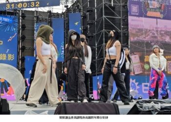 高雄跨年彩排現場火燙燙！姐姐謝金燕挑戰全台最吸睛 喊話粉絲期待「秘密驚喜舞台」