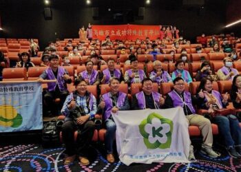 年終送暖  雄大會包場邀特教生看電影