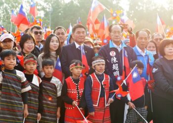 苗縣113年元旦升旗典禮 首度移師竹南運動公園 鍾東錦：國旗最美！