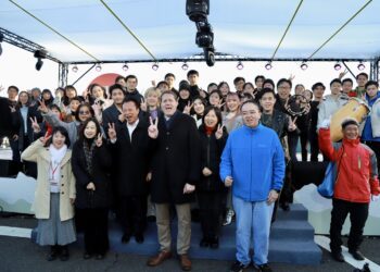 2024阿里山日出印象音樂會 日出因雲層太厚而未現身 人潮擠爆祝山觀日平台