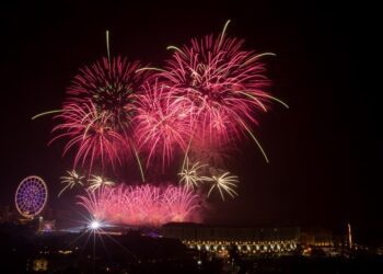 義大世界2024跨年煙火秀 獨家彩蛋『流星雨煙火』驚喜現身　吸引全場許願