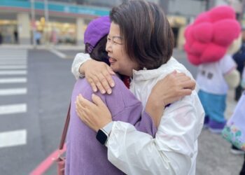 嘉義市政府前路口拜票 支持黃敏惠 票投張秀華